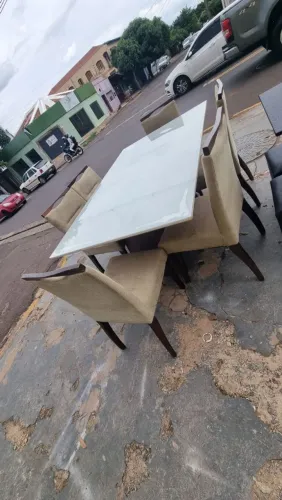 Mesa em mdf com tampo em mdf com vidro cadeiras em madeira com estofado ((ENTREGO GRATIS))