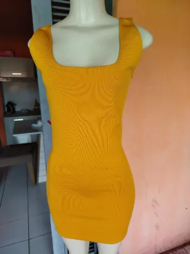 Vestido canelado Zara