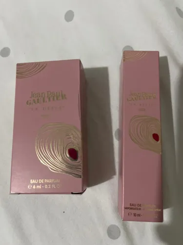 Mini perfume e caneta Jean Paul lá belle roser 
