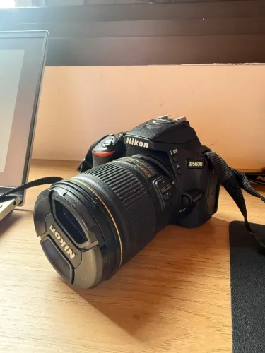 Nikon D5600 + Lente 28mm 1.8