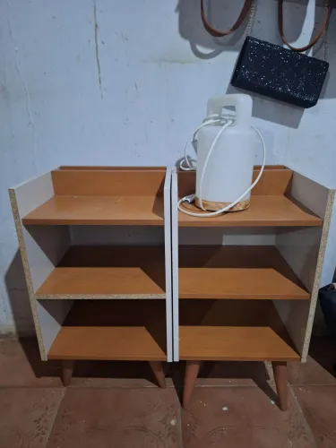 Mesa de cabeceira R$ 150
