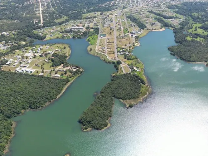 Área beira do lago de Caldas Novas