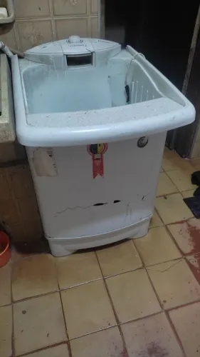 Tanquinho de lavar roupa usado