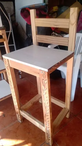 Banquetas altas de madeira