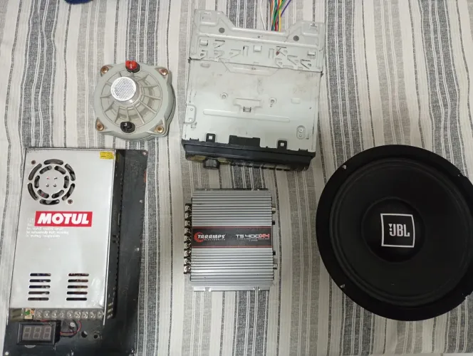 Peças de som automotivo 