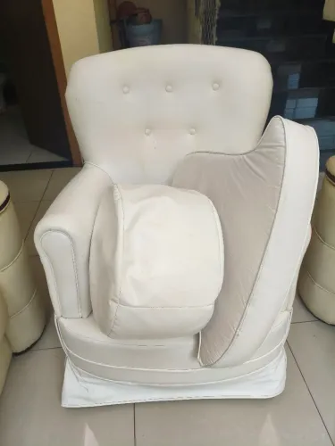 Vende-se cadeira de amamentação.