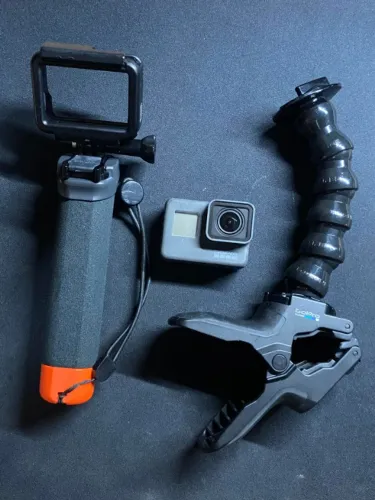 Go Pro Hero 5 Black - Kit com acessórios.