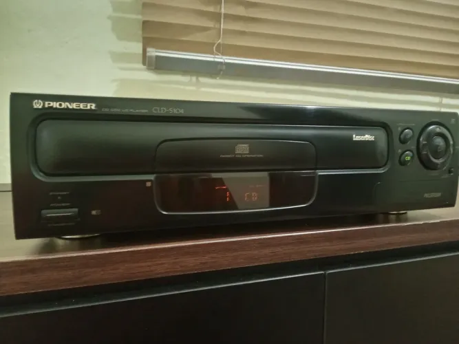 Pioneer CD laserDisc CLD S104
