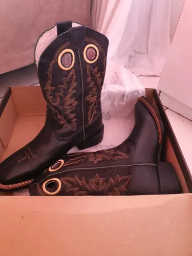 Bota country novíssima, nunca usou!!!!