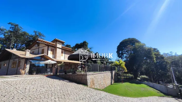 Casa ao meio da natureza estilo Farm House