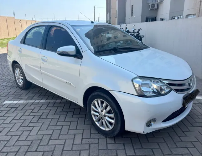 Toyota Etios XLS Sedan 1.5 Flex 16V 4P Mec. 2016