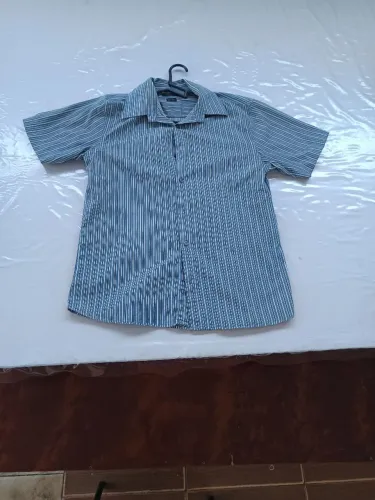 Camisas masculinas sociais.
