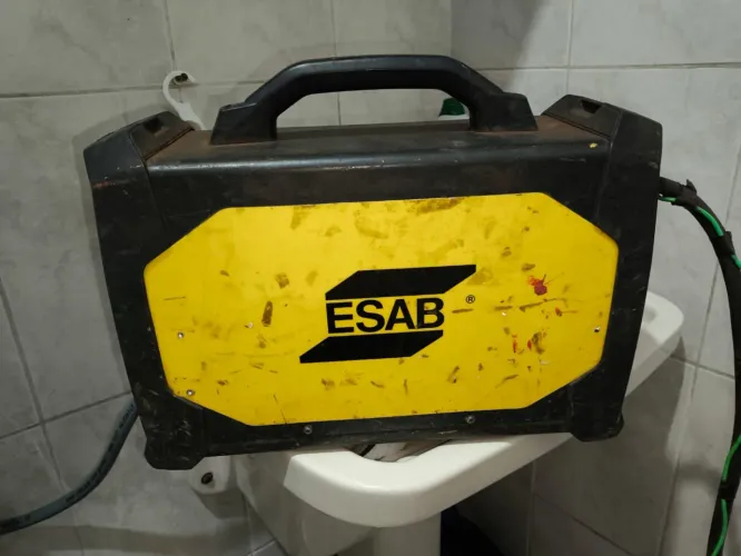     Máquina de Solda ESAB Rogue LHN 200i 200A 220V - Funcionando Perfeitamente