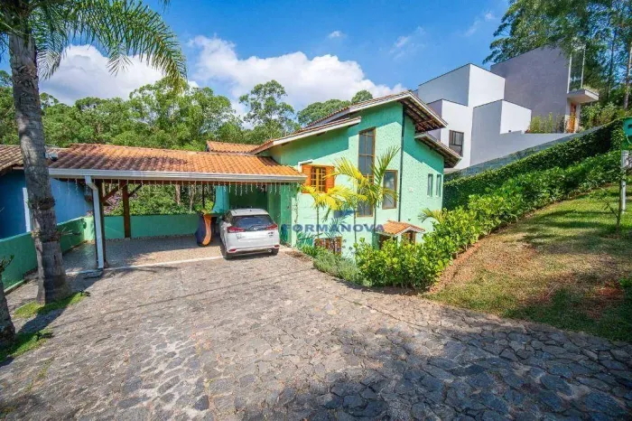 Casa com 3 Suítes à venda com 300 m² Granja Viana