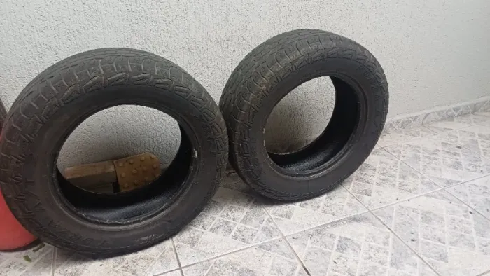 Pneus 265/60R18 XBRI A/T em bom estado (PAR)