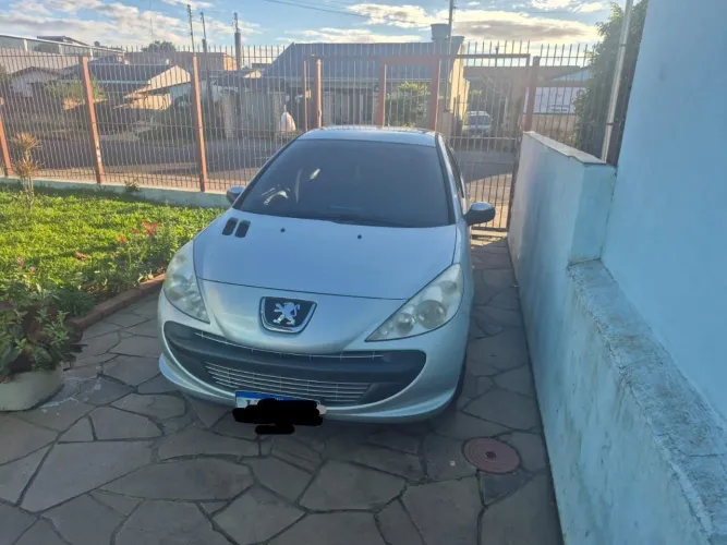 Peugeot 207 Sedan Passion XR 1.4 Flex 8V 4P 2011