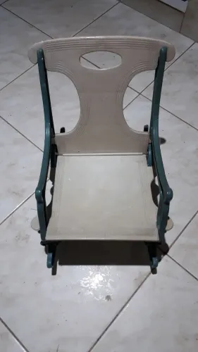 Cadeirinha de balanço para bebê usada 