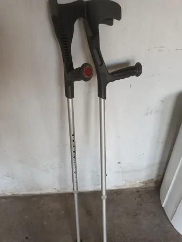 Muletas par R$100