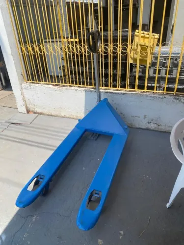 Paleteira com capacidade para 3 toneladas