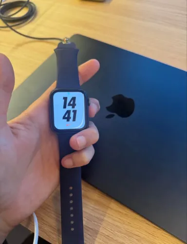 Apple Watch SE (GPS + Cellular) Alumínio
