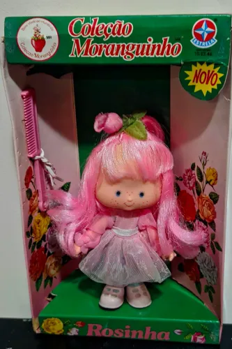 Boneca Moranguinho Rosinha na caixa