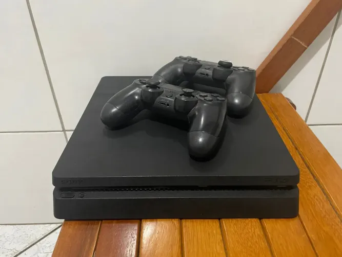Playstation 4 slim