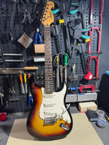 Guitarra MENPHIS MG32