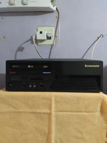 VENDO GABINETE DE CPU DA LENOVO. VAI COM LEITOR DE DVD E LEITOR DE CARTÃO DE MEMÓRIA.