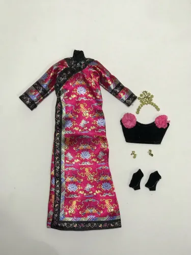 Boneca Barbie DOTW China - look completo 