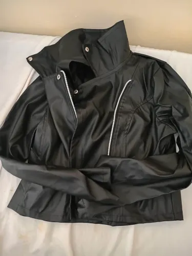 SHORT E JAQUETA DE COURO