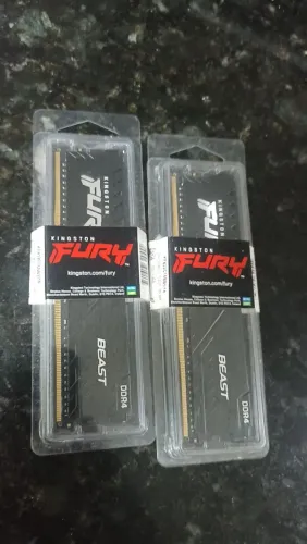2 Pentes Memória RAM 16GB (Total 32GB) DDR4 3200MHz Kingston totalmente novas e lacrado 