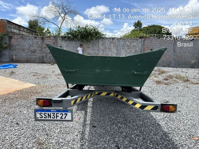 Barco reboque e motor