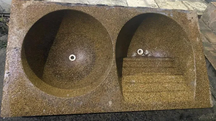 Tanque de lavar roupa, antigo de cimento 