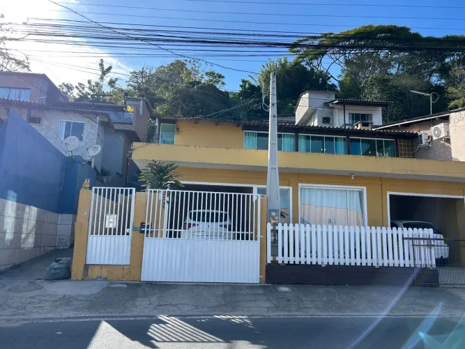 Casa 3 quartos no Ribeirão da Ilha - Temporada/anual