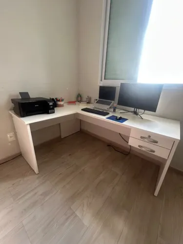 Mesa para escritório em L - 1,30X1,80m