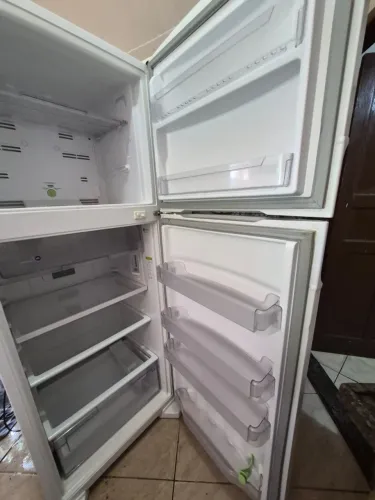 Vende se geladeira