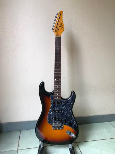 Guitarra Strato Condor + capa + entrega grátis