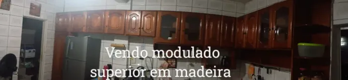 Armário aéreo em madeira de lei para cozinha