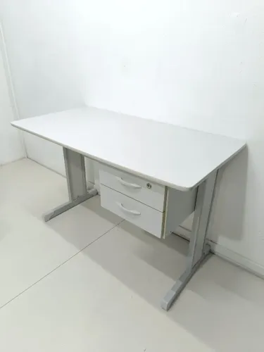 Mesa de escritório seminova