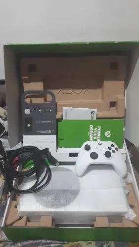 Xbox Series S. Troco por capacete escamoteado 180 graus