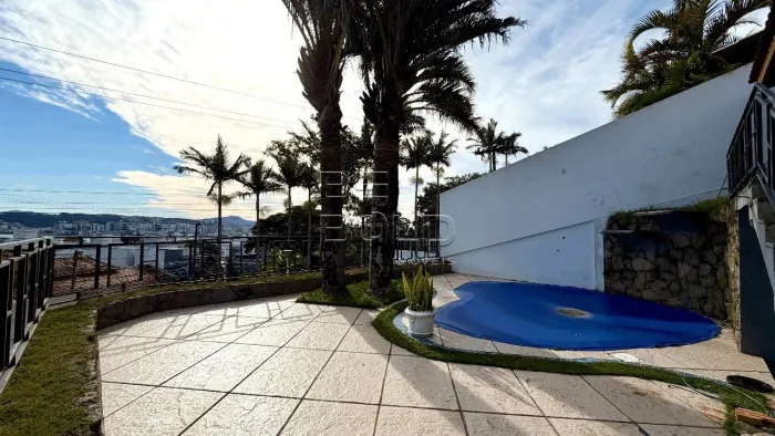 Casa com vista mar e 4 dormitórios no Abraão