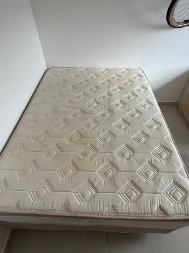 Cama de casal com box