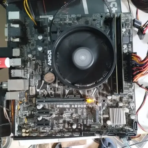 Ryzen 5 2400G + 16GB + Placa Mae