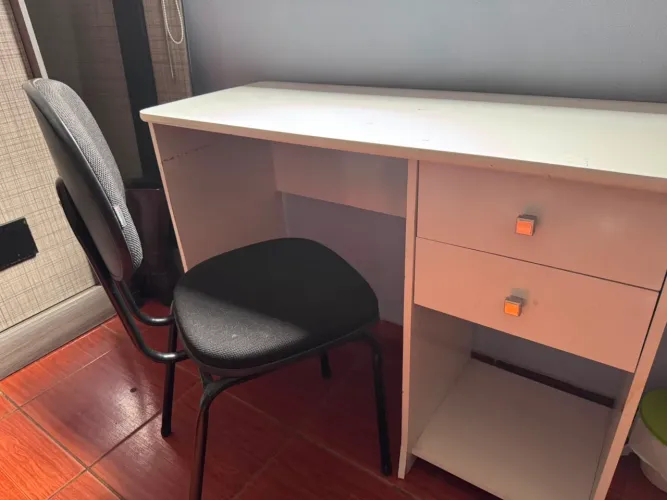 Vende-se mesinha de escritório