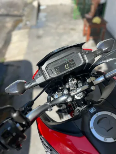 Vendo nxr broz top de linha seminova ano 2025 de garagem  quitada