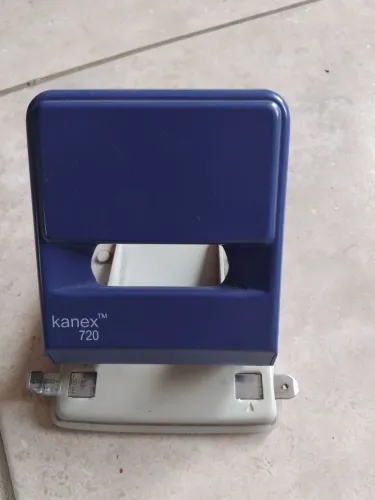 Perfurador de papéis KANEX 720. 36folhas ao mesmo tempo