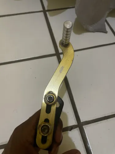 Pedal de marcha dourado 