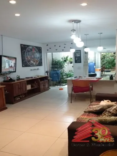 Casa a Venda, no melhor da Mooca, 235m², 3 quartos suites, 1 vaga, Quintal, Lago de Carpas