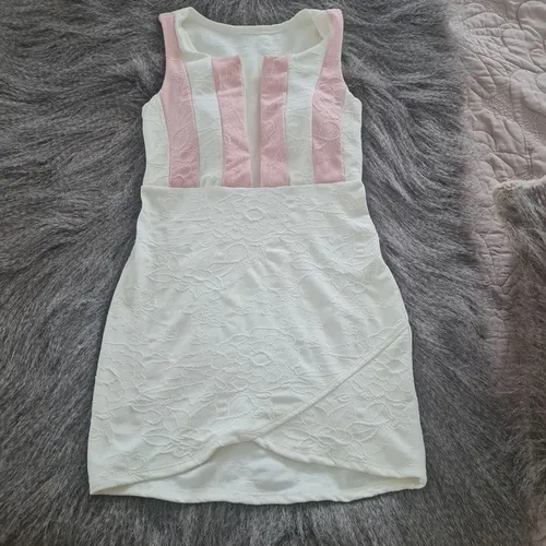 Lote 2 vestidos tamanho P em jacquard