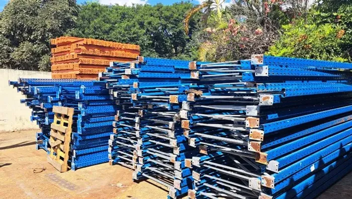 Porta Paletes SemiNovo!!! Barato!!! Faça seu orçamento.